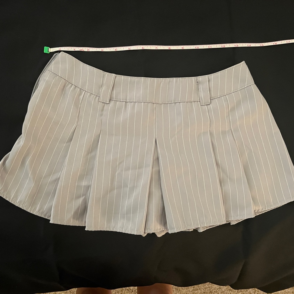 🐰🩶 gray pleated striped skirt with safety shorts 🩶🐰